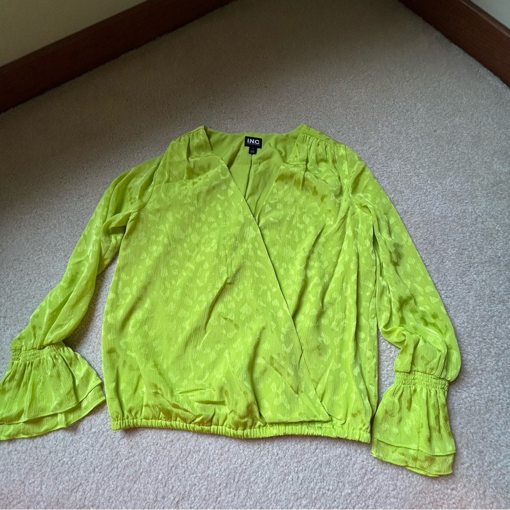 GORGEOUS 💚💚💚INC INTERNATIONAL CONCEPTS LONG SLEEVED TOP NWOT - Picture 2 of 10